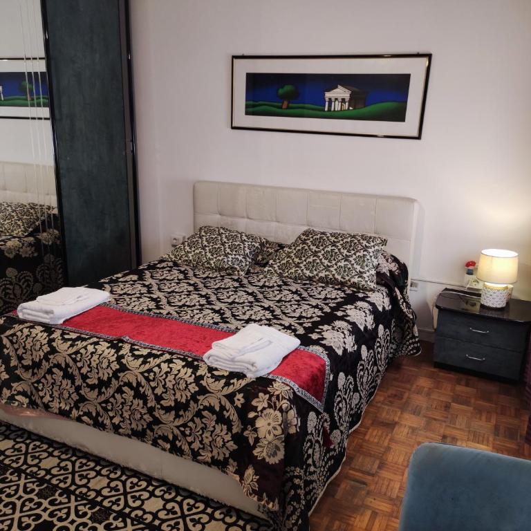 BB Stay Station - Camera Tripla con Bagno in Comune - 10