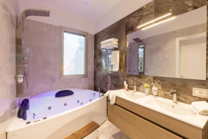 Hotel Mondial - Suite con Vasca Idromassaggio - 4