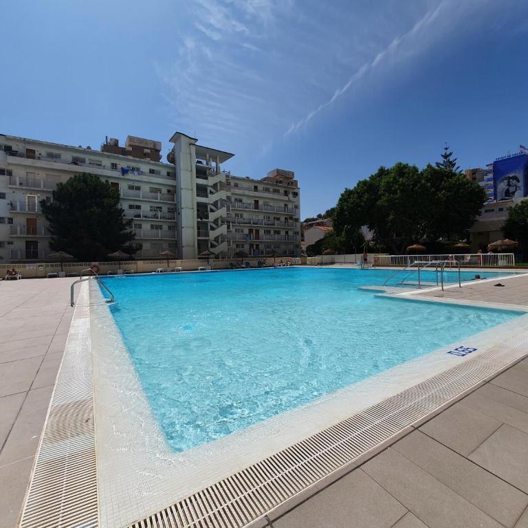 En Carihuela con vistas y plaza de garaje, Nucleo Cristal - Apartamento de 3 dormitorios - 21