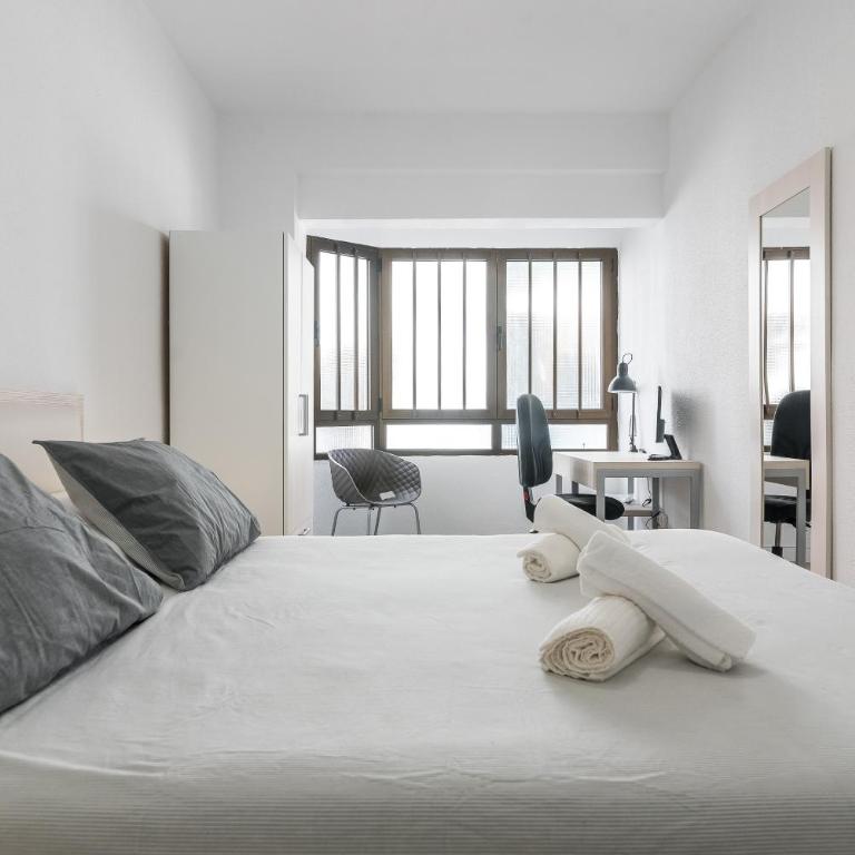 Home2Book Coastal Breeze Apartments Las Canteras - Apartment with Shower - 9