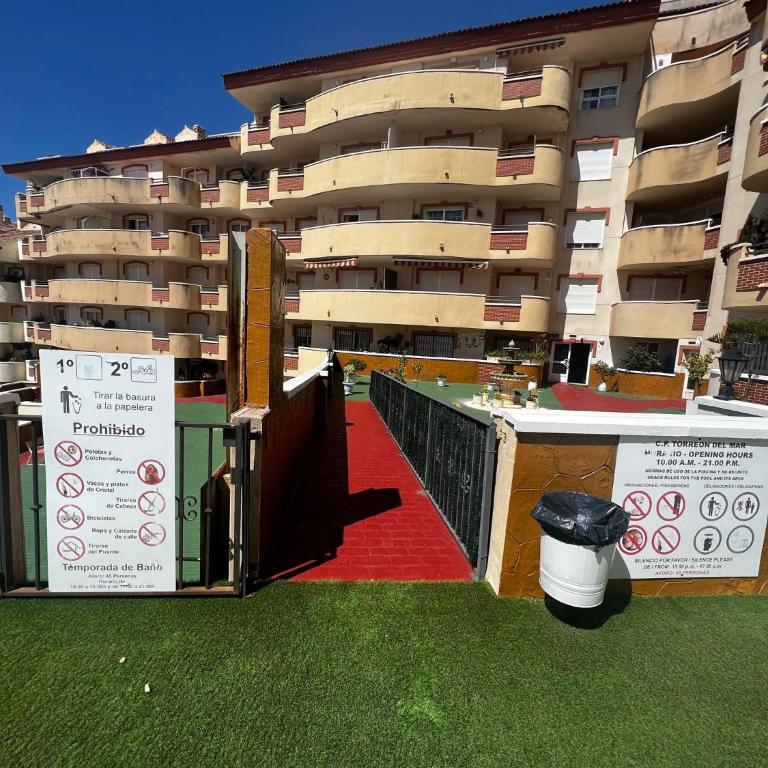 Large Apartment with Sea Views & Terrace - One-Bedroom Apartment - 35