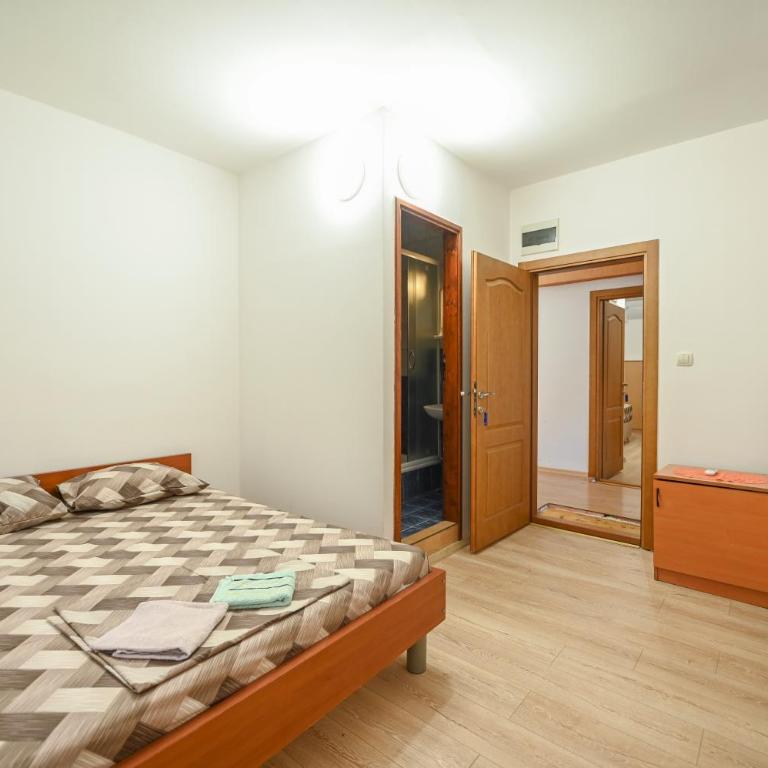 Hostel Izvor - Economy Triple Room - 23