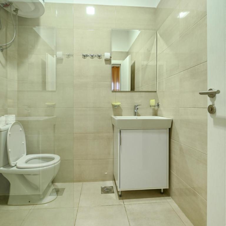 Hostel Izvor - Superior Triple Room - 18