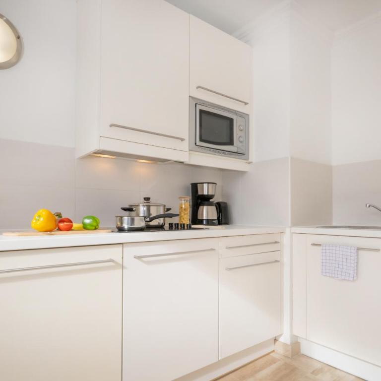 Nemea Appart Hotel Le Lido Cagnes sur Mer - Apartment mit 1 Schlafzimmer und Poolblick (4 Erwachsene) - 10