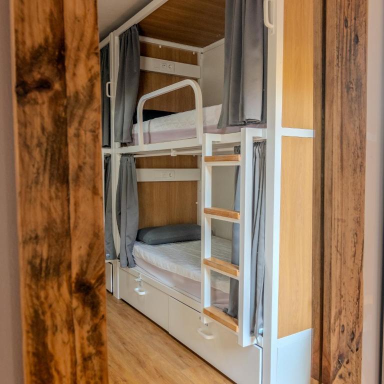 Factory Hostels Barcelona - Single Bed in 6-Bed Dormitory Room - 5