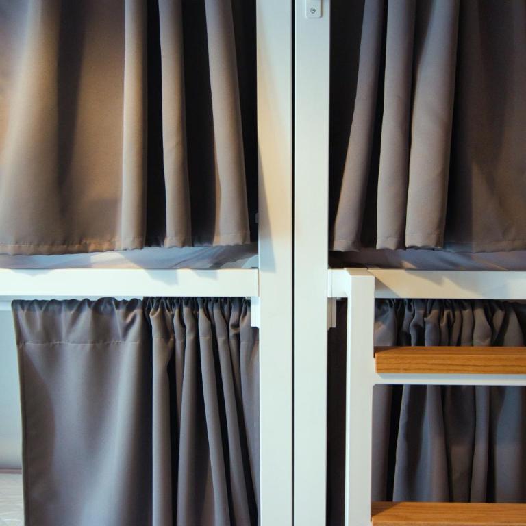 Factory Hostels Barcelona - Single Bed in 6-Bed Dormitory Room - 1