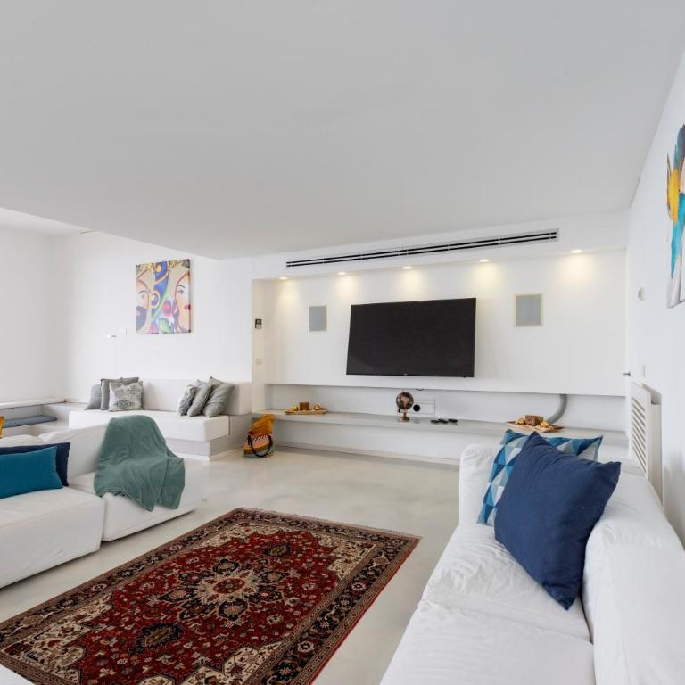 Addaura Home - Three-Bedroom Apartment - 16