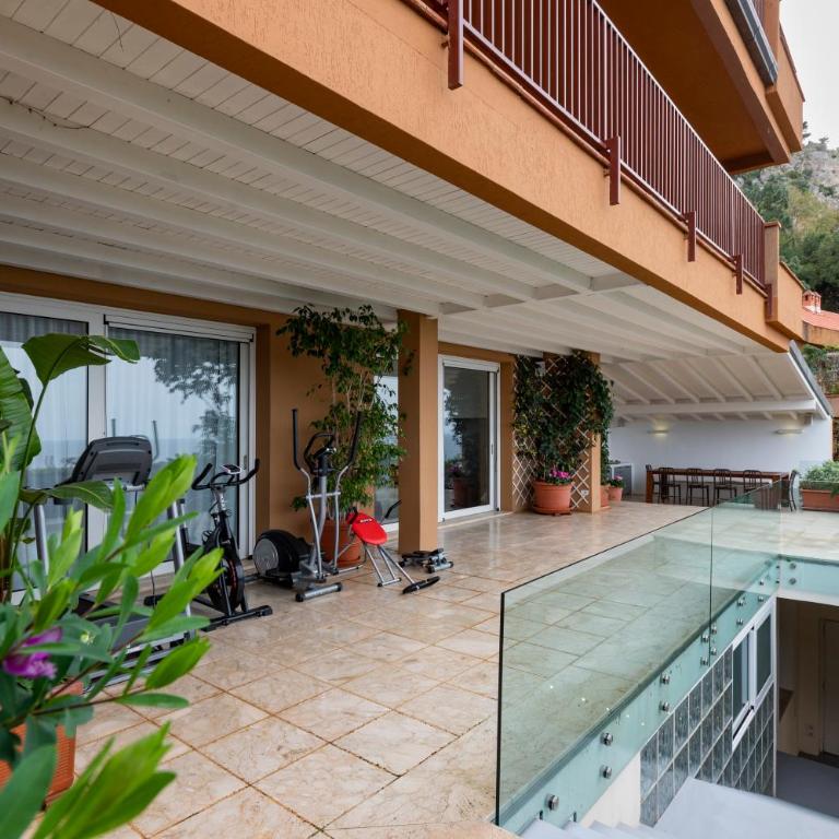 Addaura Home - Three-Bedroom Apartment - 43