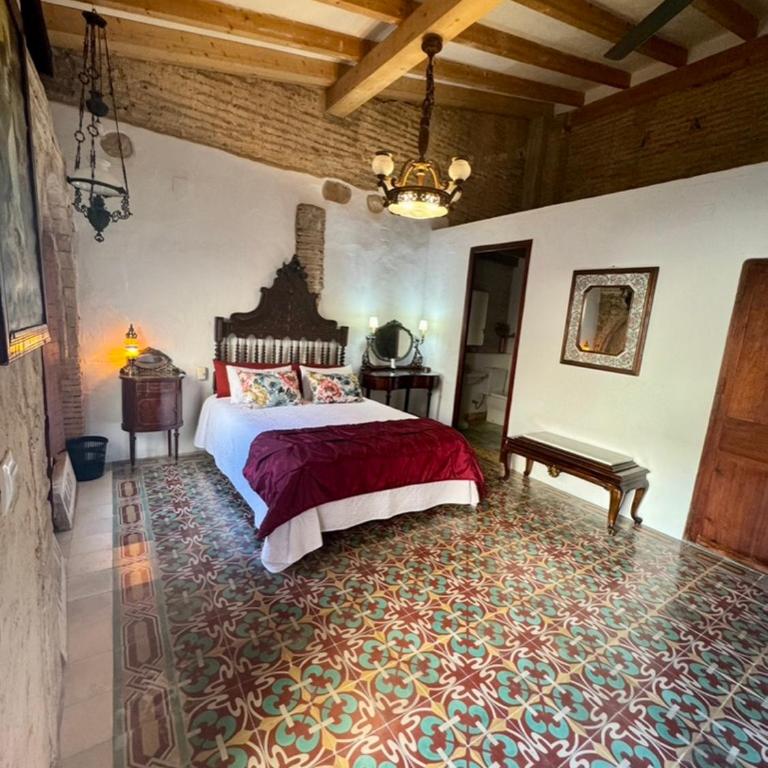 Oliva Courtyard Guesthouse - Habitación con cama extragrande y balcón - 1
