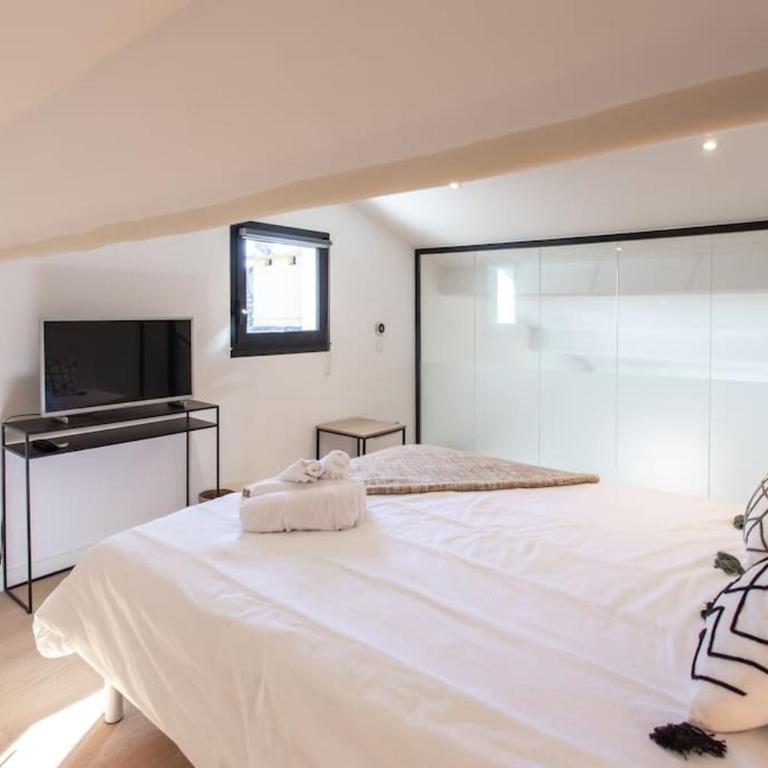 #11 Staywizus - Alex suite terrace parking AC 2 BDR 5mins to sea - Appartement 2 Chambres - 8