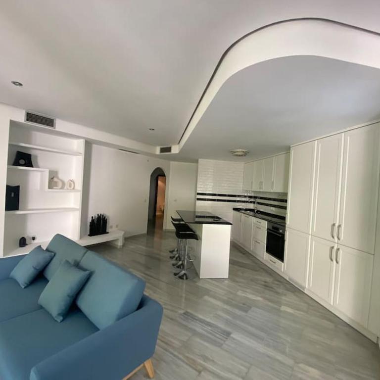 Beach (3mins walk) Apartment. Newly Renovated. - Apartment - 6