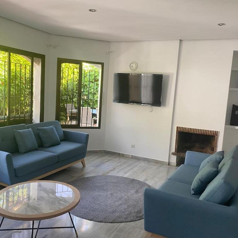 Beach (3mins walk) Apartment. Newly Renovated. - Apartment - 16