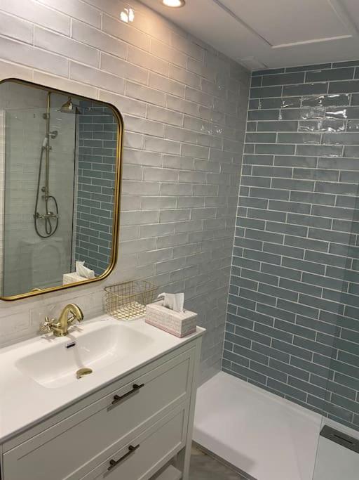 Beach (3mins walk) Apartment. Newly Renovated. - Apartment - 26