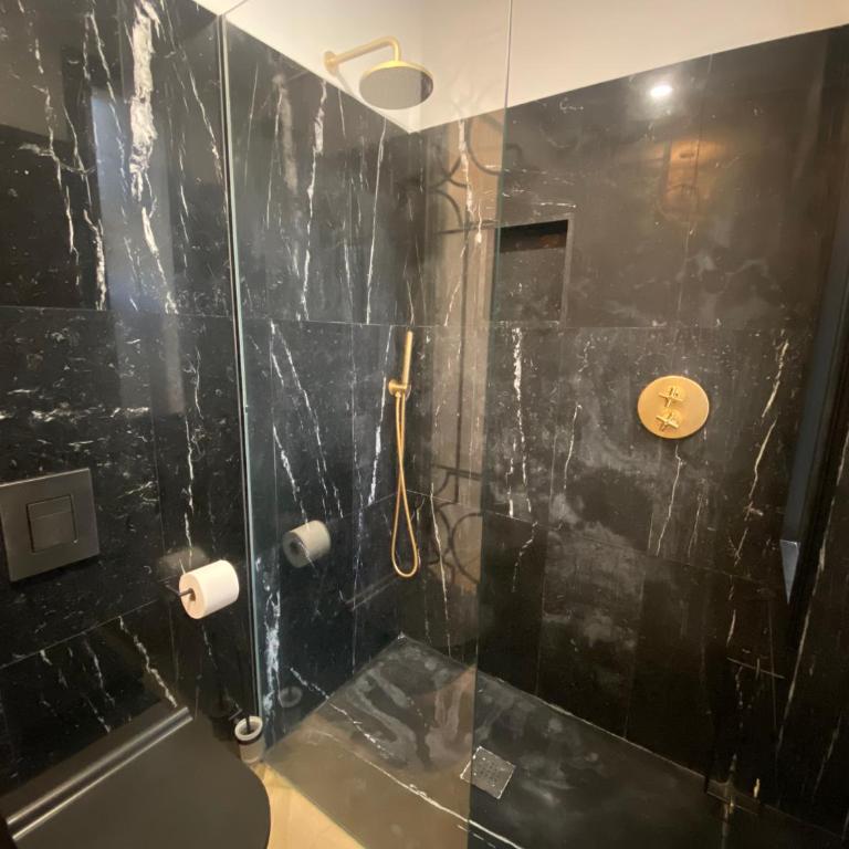 Luxury apartment in Gran Vía - Three-Bedroom Apartment - 10