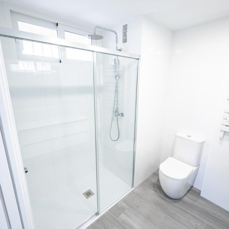 Apartamento con terraza a 1 minuto de la playa - Two-Bedroom Apartment - 10