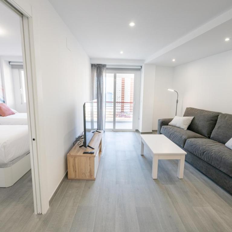 Apartamento con terraza a 1 minuto de la playa - Two-Bedroom Apartment - 12