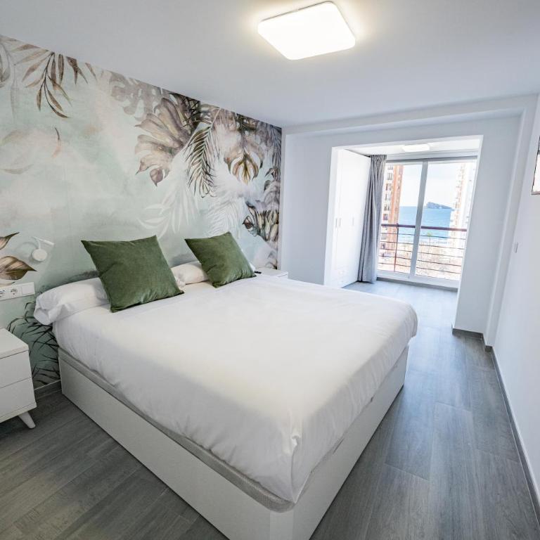 Apartamento con terraza a 1 minuto de la playa - Two-Bedroom Apartment - 4