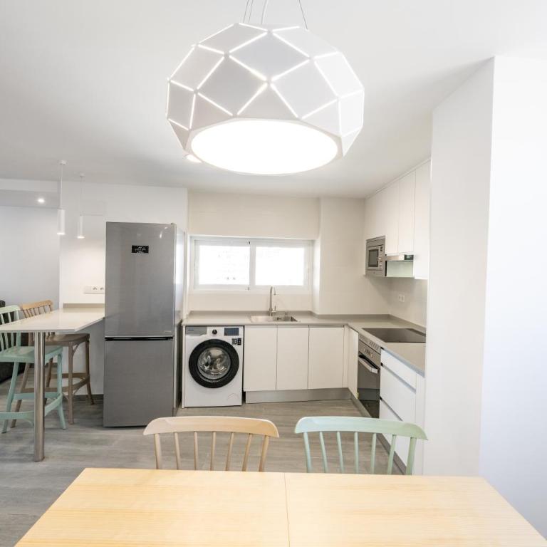 Apartamento con terraza a 1 minuto de la playa - Two-Bedroom Apartment - 16