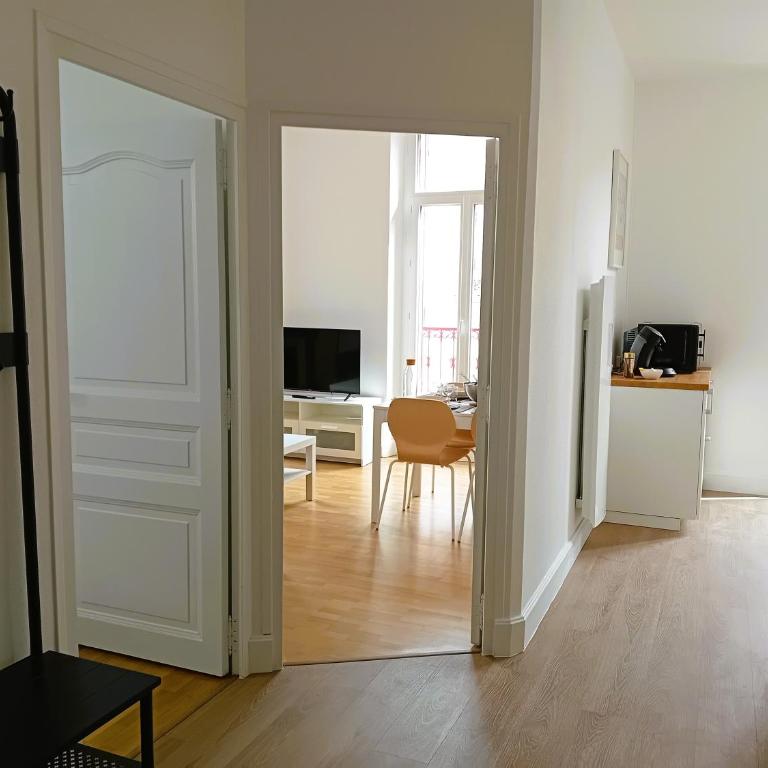102 - Appart rénové avec grand salon et 1 chambre - Tram et Clinique Mutualiste à 1 min - Appartement 1 Chambre - 7