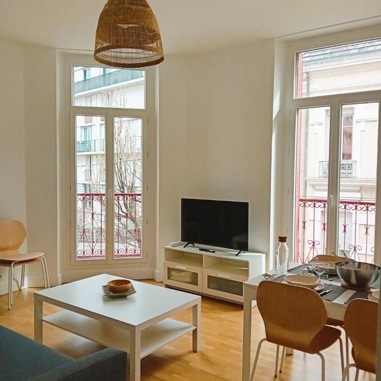 102 - Appart rénové avec grand salon et 1 chambre - Tram et Clinique Mutualiste à 1 min - Appartement 1 Chambre - 9