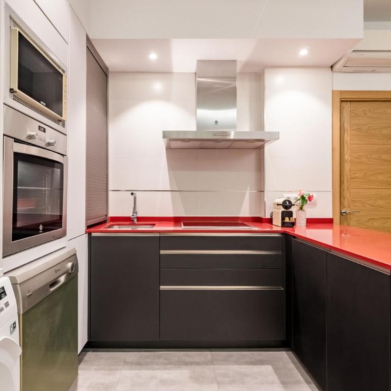 Madrid Embajadores II - Apartamento de 4 dormitorios con Balcón - Apartment - 9