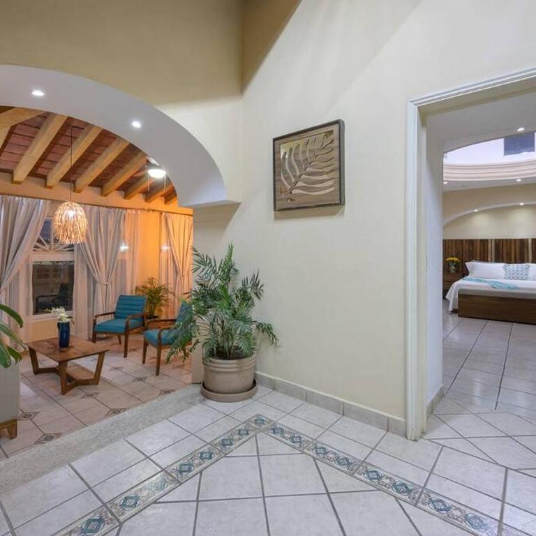 Recently Remodeled and Ready To Be Used - Appartement 2 Chambres - 12