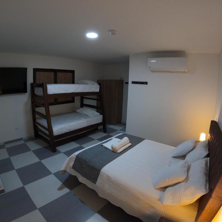 Hotel El Olimpo - Deluxe Quadruple Room - 8