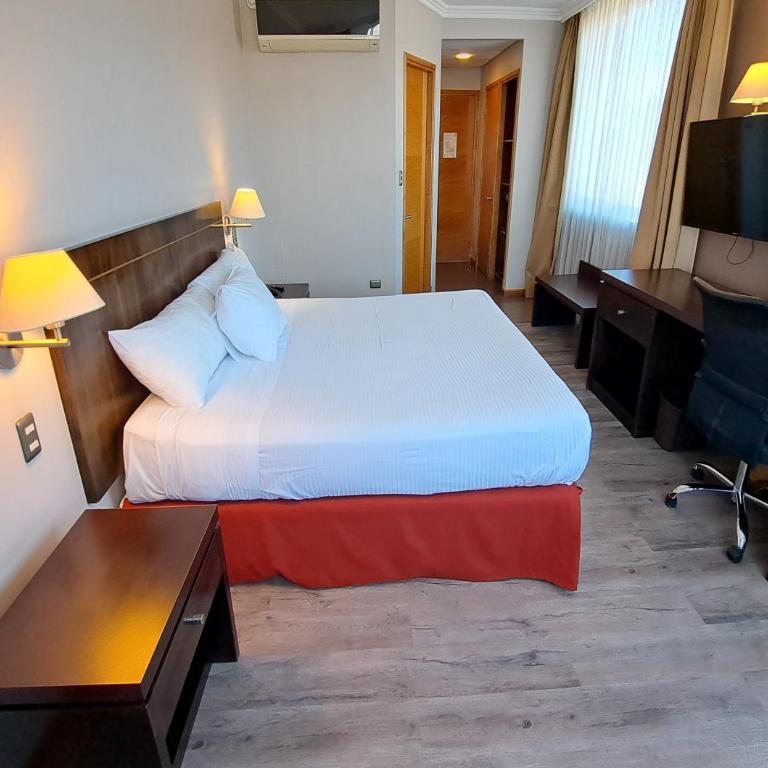 Hotel Diego de Almagro Lomas Verdes - Habitación con cama extragrande. - 4