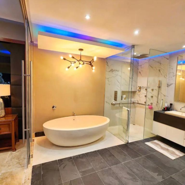 THE BEST OF LUXURY AND THE BEST SEA/SUNSET VIEWS, PRIVILEGED LOCATION - Apartamento de 3 dormitorios - 31