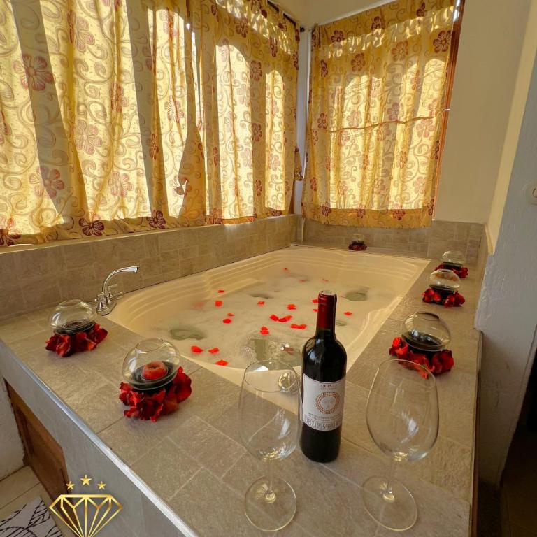 HOTEL LEYVA LUXE - King Room with Spa Bath - 14