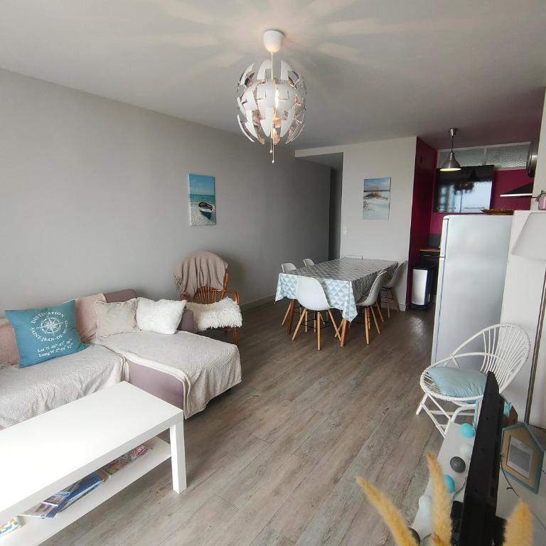 Appartement cosy rénové vue mer, proche plage et animations - FR-1-323-472 - Apartment - 7