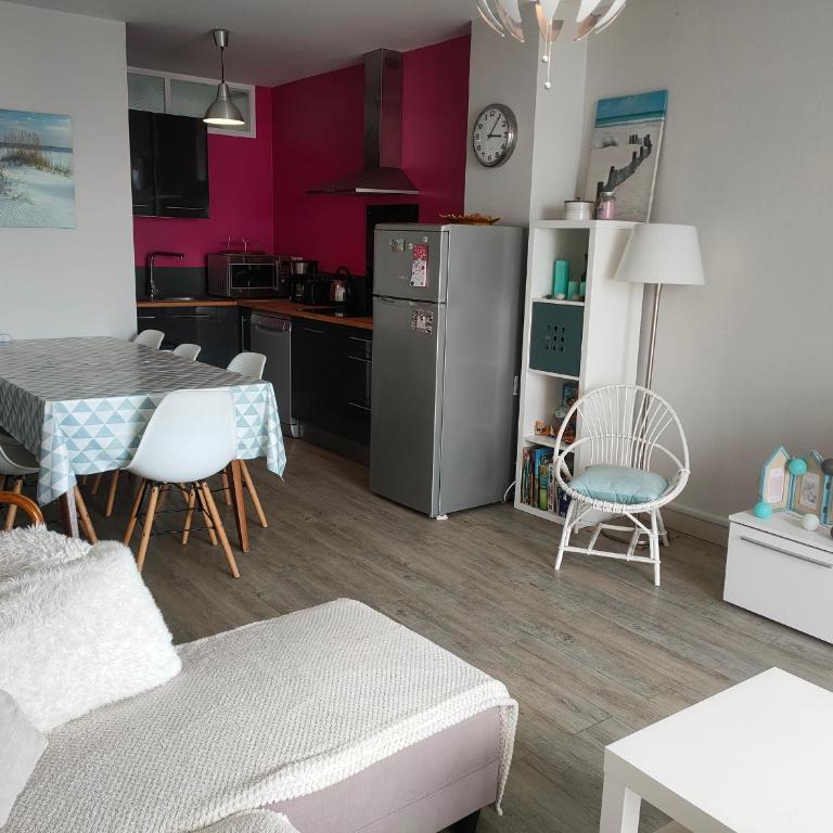 Appartement cosy rénové vue mer, proche plage et animations - FR-1-323-472 - Apartment - 10