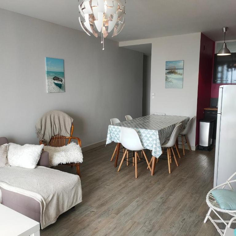 Appartement cosy rénové vue mer, proche plage et animations - FR-1-323-472 - Apartment - 11