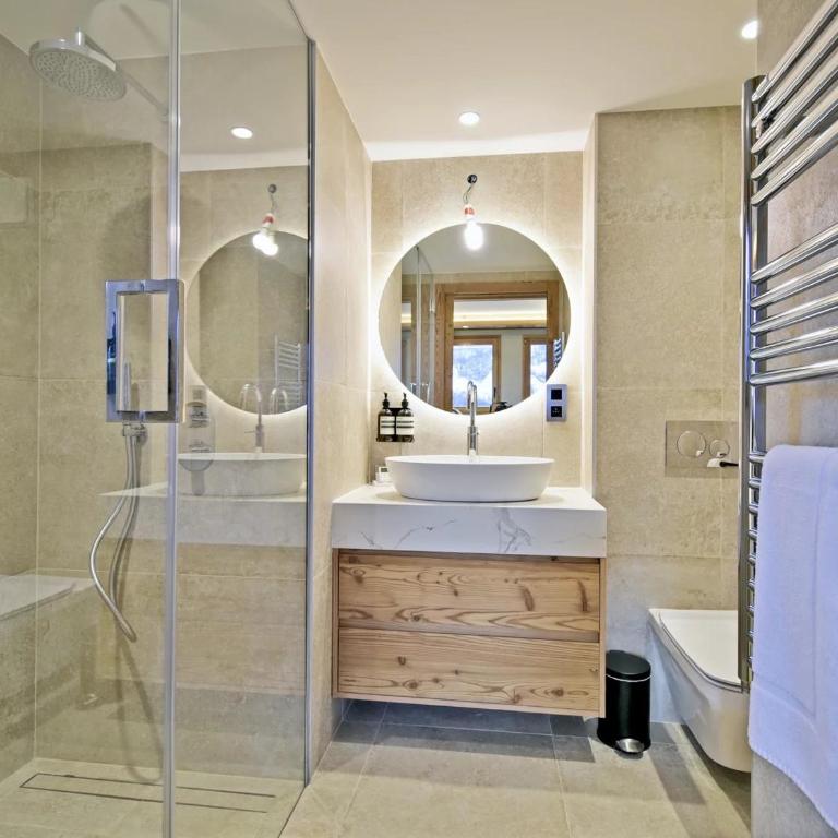Chalet luxueux avec piscine intérieure et sauna - 5 chambres, 12 pers., proche commerces et pistes - FR-1-613B-44 - Chalet - 16