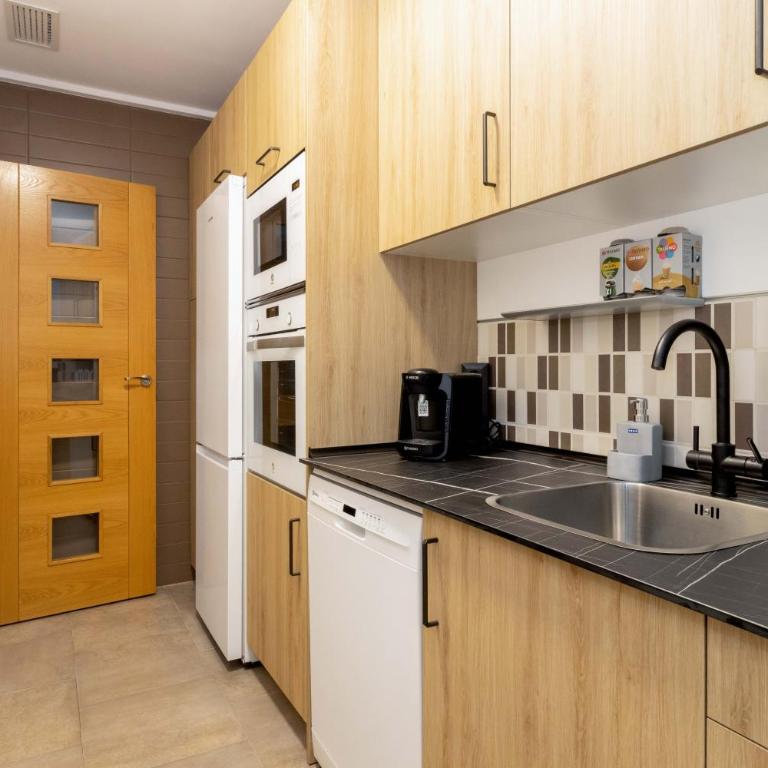 San Pascual Seaside Apartments - Three-Bedroom Apartment - 16