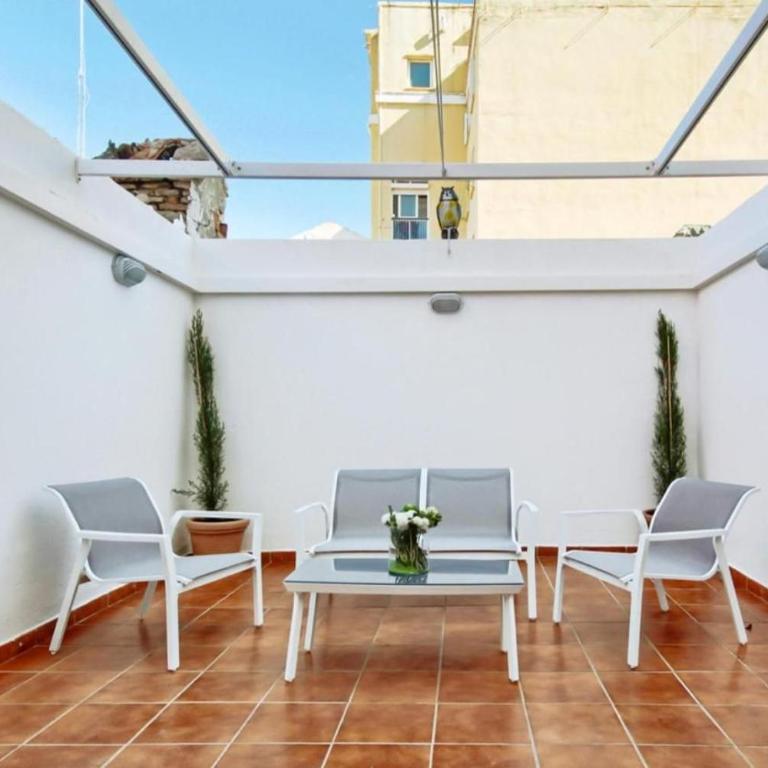 AMPLIO PISO CON TERRAZA - Apartamento de 2 dormitorios - 1