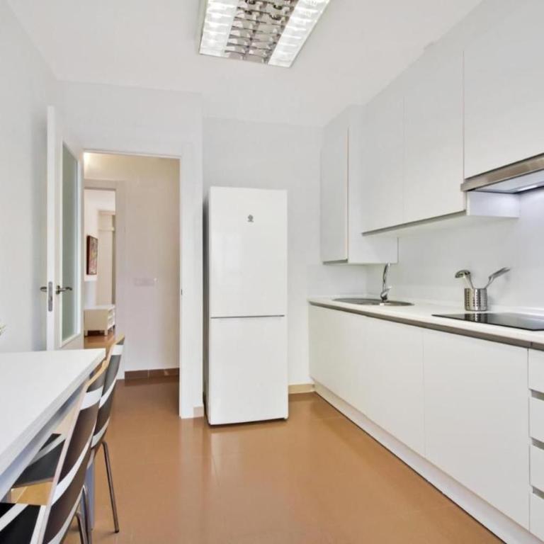 AMPLIO PISO CON TERRAZA - Apartamento de 2 dormitorios - 12