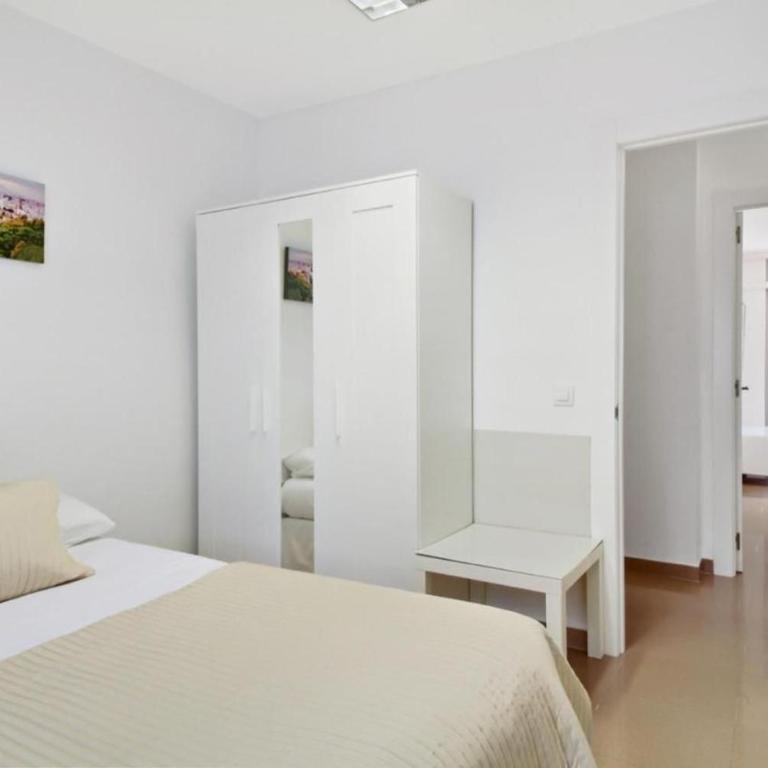 AMPLIO PISO CON TERRAZA - Apartamento de 2 dormitorios - 14