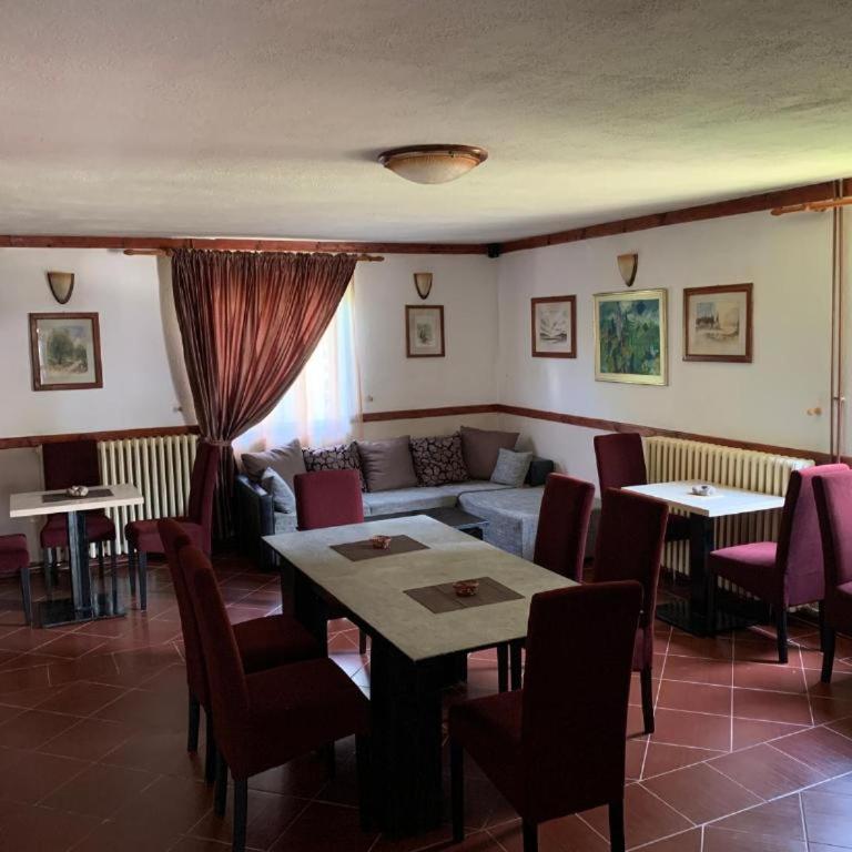 Vila Rakoč - Dvokrevetna Soba s Pomoćnim Ležajem - 1