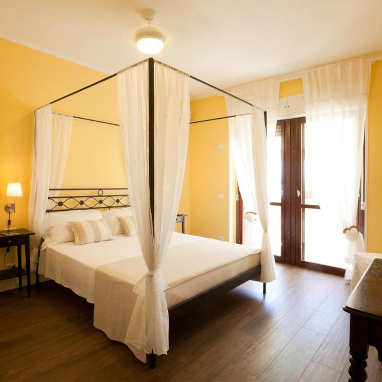 La Tuia e il Tasso - Deluxe Double Room with Balcony and Sea View - 2