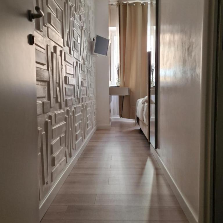 Living - Single Room - 2