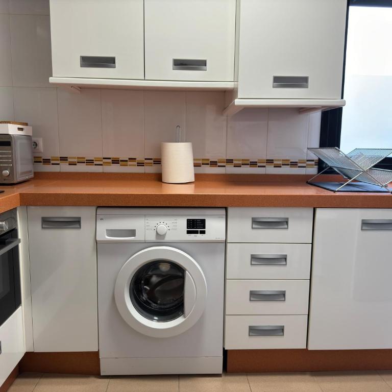 Dúplex céntrico con terraza y parking gratuito - Two-Bedroom Apartment - 22