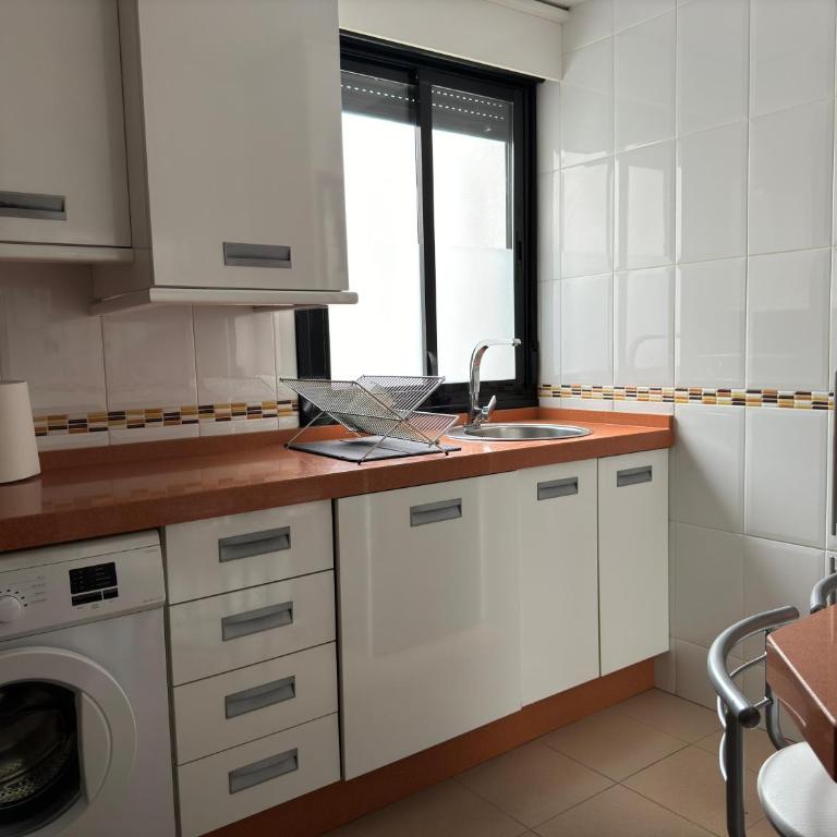 Dúplex céntrico con terraza y parking gratuito - Two-Bedroom Apartment - 12