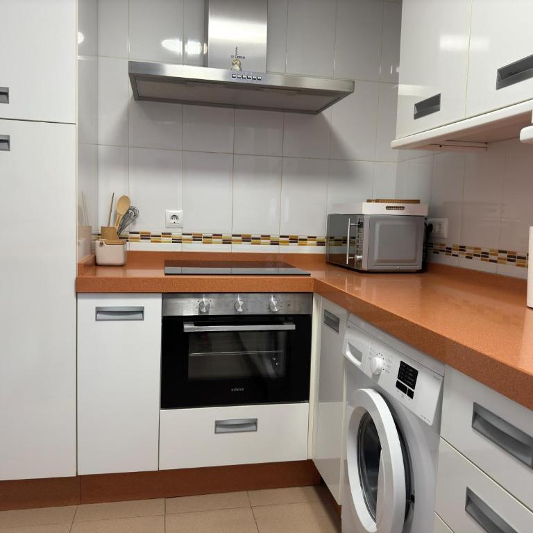 Dúplex céntrico con terraza y parking gratuito - Two-Bedroom Apartment - 7