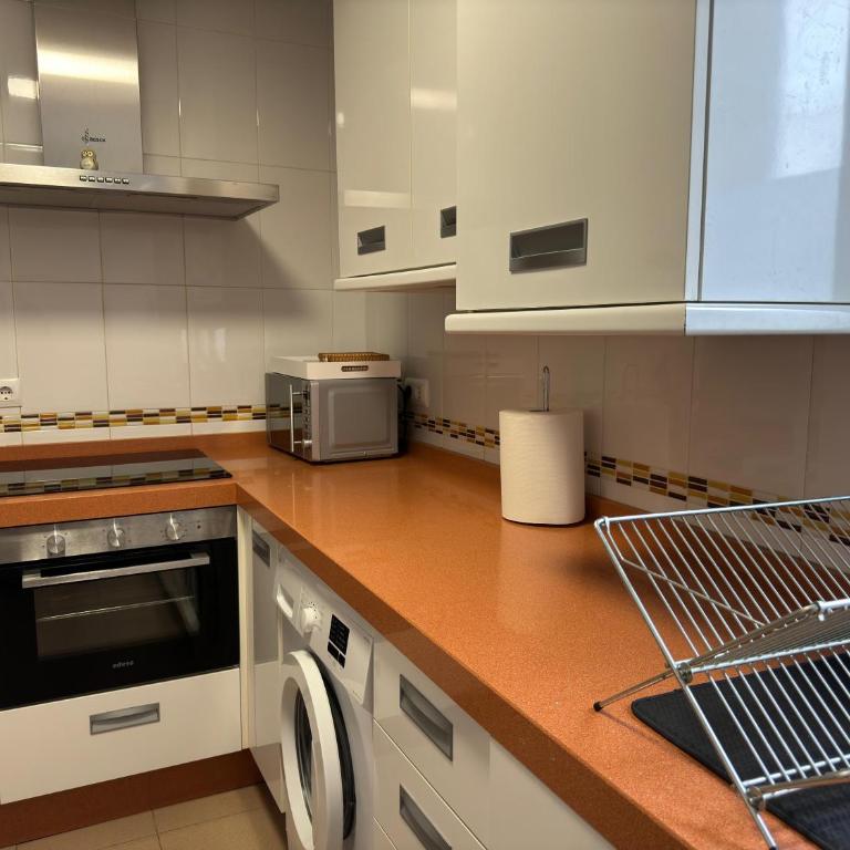 Dúplex céntrico con terraza y parking gratuito - Two-Bedroom Apartment - 24