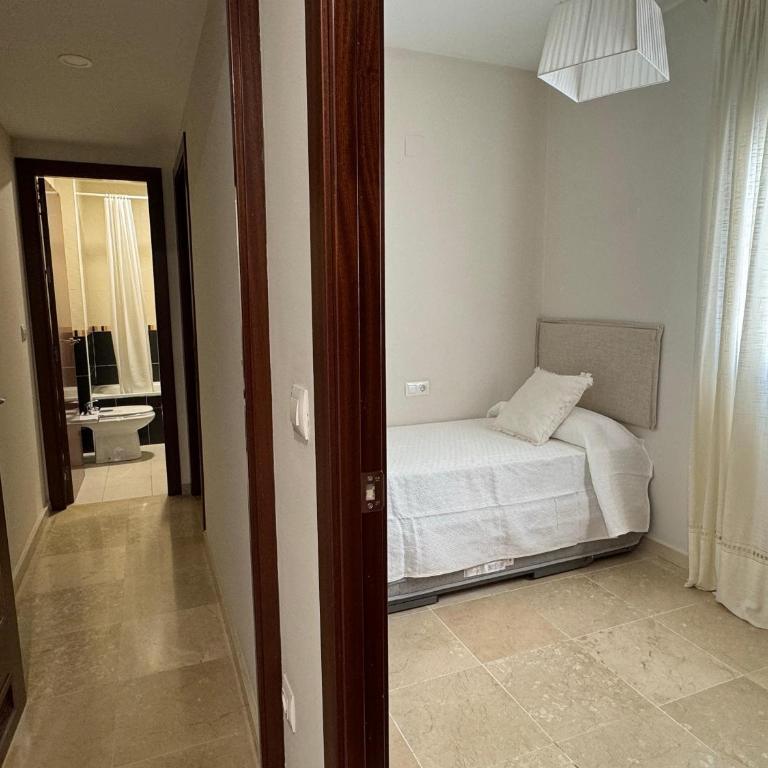 Dúplex céntrico con terraza y parking gratuito - Two-Bedroom Apartment - 26