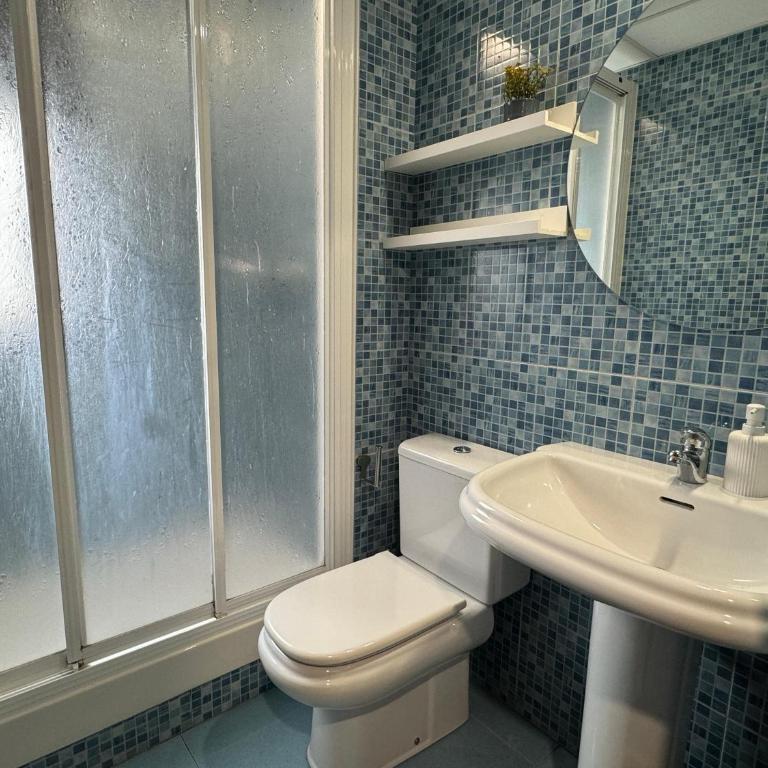 Dúplex céntrico con terraza y parking gratuito - Two-Bedroom Apartment - 15