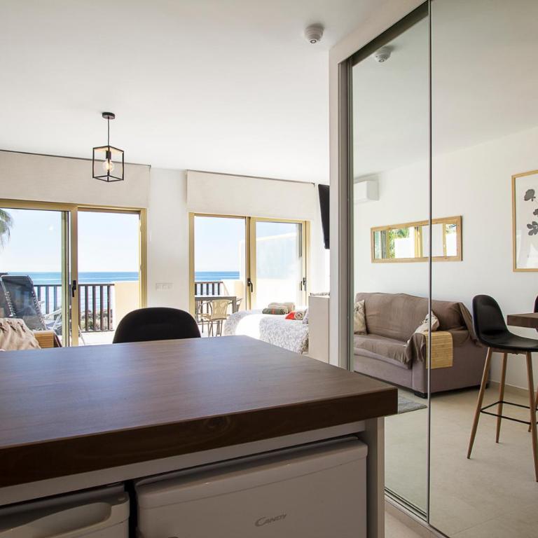 Beach front Studio in Elviria - Apartment - 9