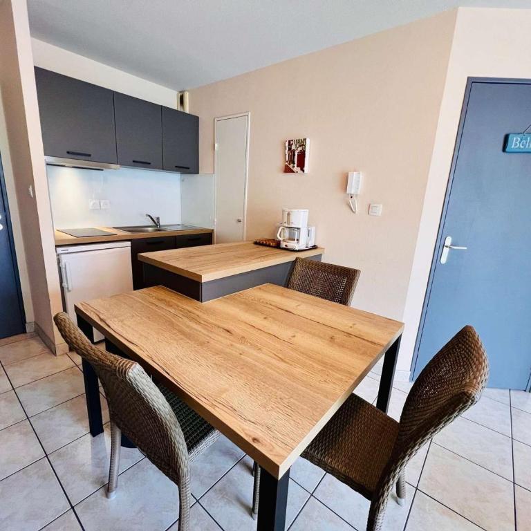 Quiberon : 2 pièces avec balcon, animaux acceptés, parking étroit - FR-1-478-112 - Apartment (4 Adults) - 4