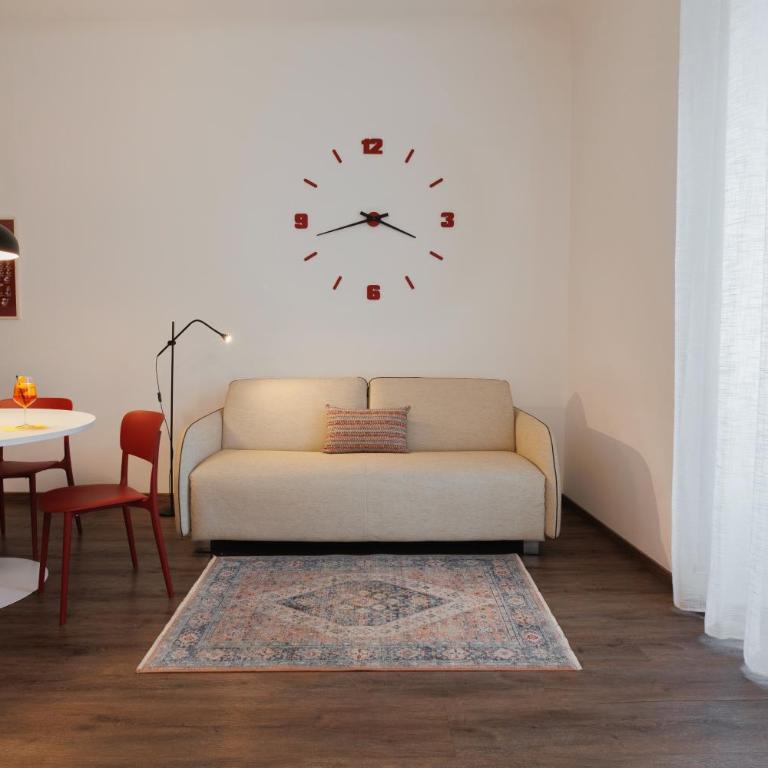 Residence Piazza Giotti 8 - Camera Matrimoniale con Letto Supplementare - 10